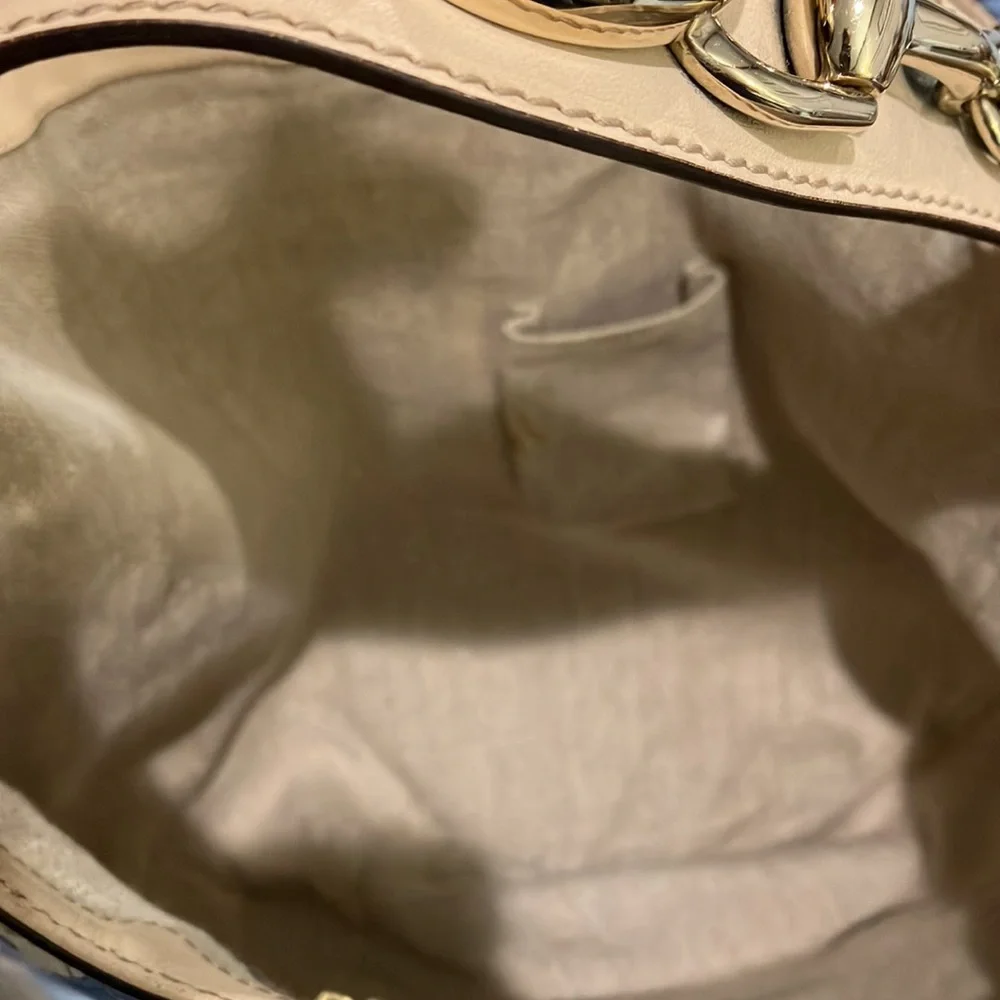 Authentic Gucci - Picture 6 of 8